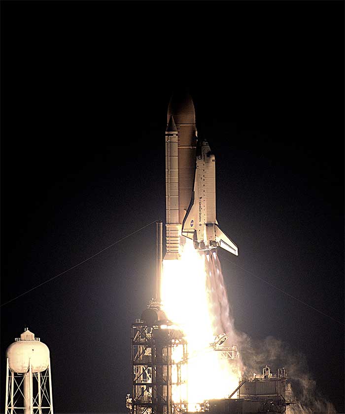 La navette spatiale Endeavour lors d'un décollage