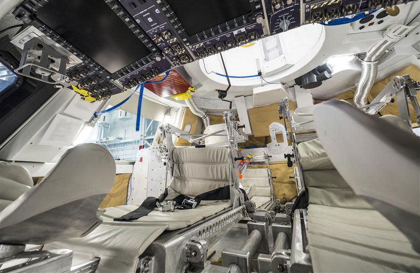 Intérieur de la capsule de la maquette d'Orion au centre spatial Johnson