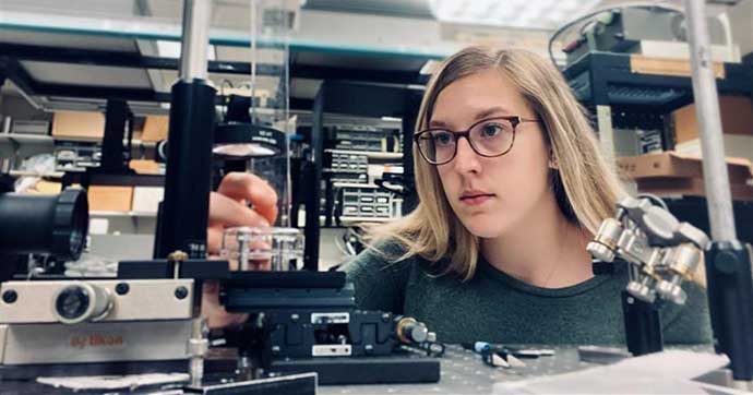 Student Magalie Durepos-Létourneau in a laboratory at McMaster University