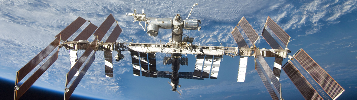 La Station spatiale internationale vue d'un poste d'observation idéal à bord de la navette Discovery.
