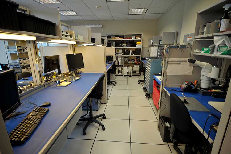 Laboratoire de Tests électroniques et intégration (salle propre) - photo 4