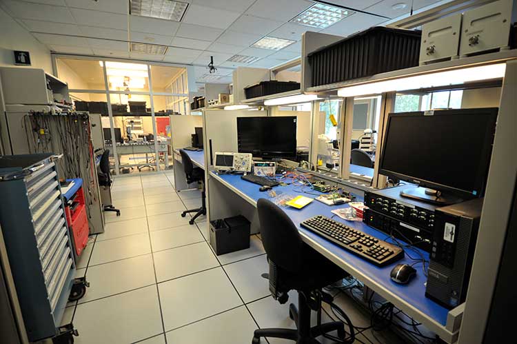 LELaboratoire de Tests électroniques et intégration (salle propre)LR - photo 6