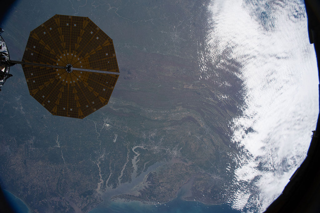 En Pennsylvanie, les monts Appalaches forment un pli géant. On peut le voir dans cette photo prise par David Saint-Jacques depuis la Station spatiale internationale. (Source : Agence spatiale canadienne/NASA.)