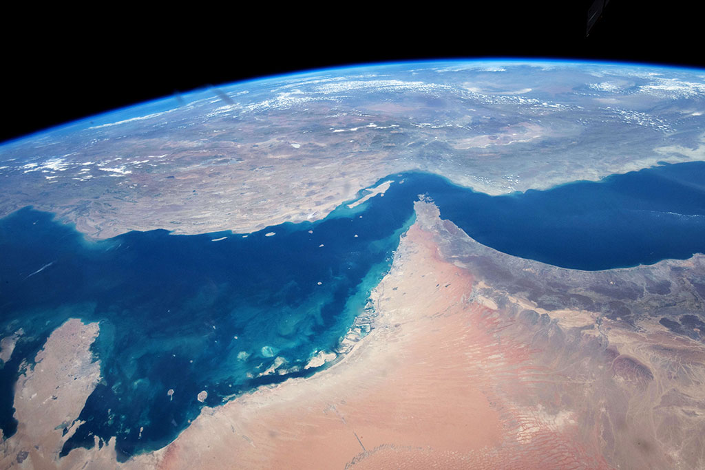 La péninsule d'Arabie, qui a une superficie de plus de trois millions de kilomètres carrés, est la plus grosse péninsule sur la planète. Cette photo a été prise depuis la Station spatiale internationale par David Saint-Jacques. (Source : Agence spatiale canadienne/NASA.)
