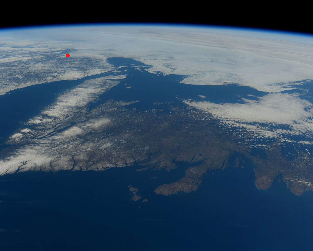 La Réserve de parc national Akami-Uapishkᵁ – KakKasuak – Monts Mealy, située au Labrador, est composée de la forêt boréale. Cette photo a été prise depuis la Station spatiale internationale. (Source : NASA.)