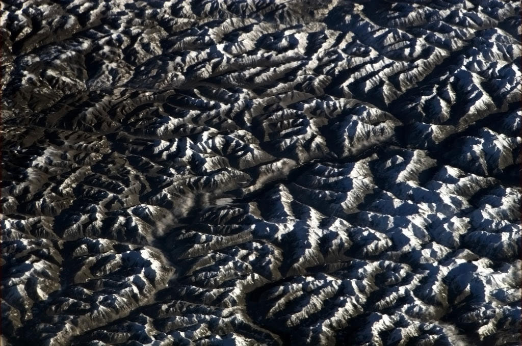 Les Rocheuses canadiennes avaient été photographiées par l'astronaute de l'Agence spatiale canadienne Chris Hadfield en décembre 2012. (Source : Chris Hadfield/Agence spatiale canadienne.)