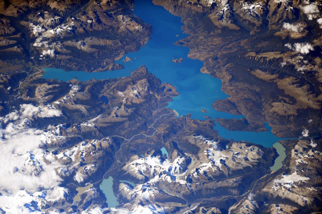 Des lacs et des glaciers de la Patagonie, région chevauchant l'Argentine et le Chili, photographiés depuis la Station spatiale internationale. (Source : NASA.)