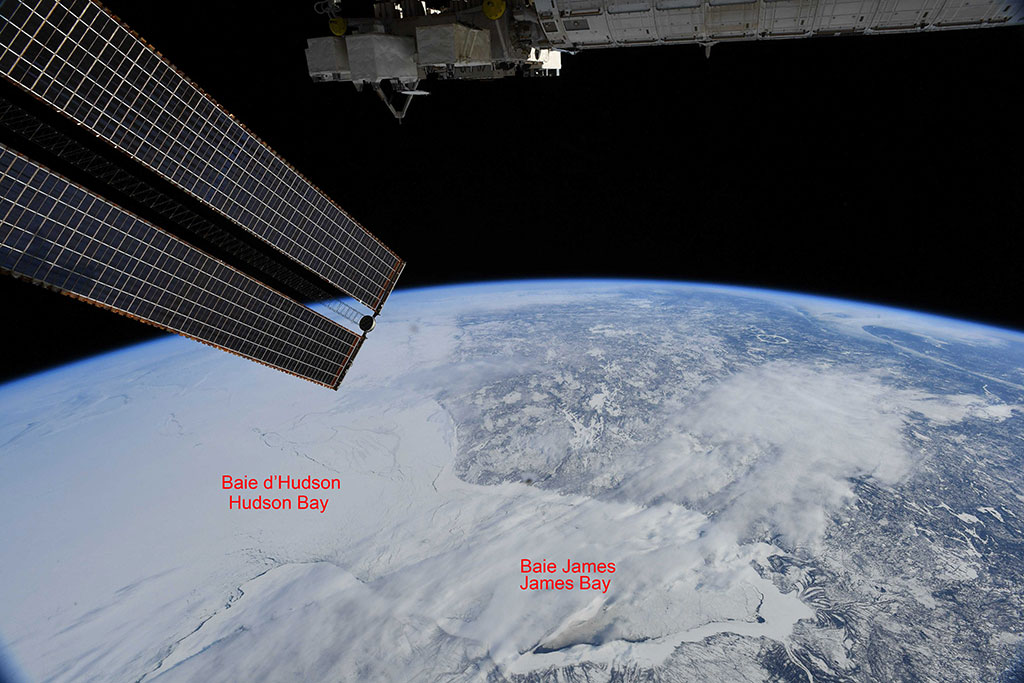 La Baie Hudson et la Baie James de glace de mer dans cette photo prise par David Saint-Jacques depuis la Station spatiale internationale. (Source : Agence spatiale canadienne/NASA.)