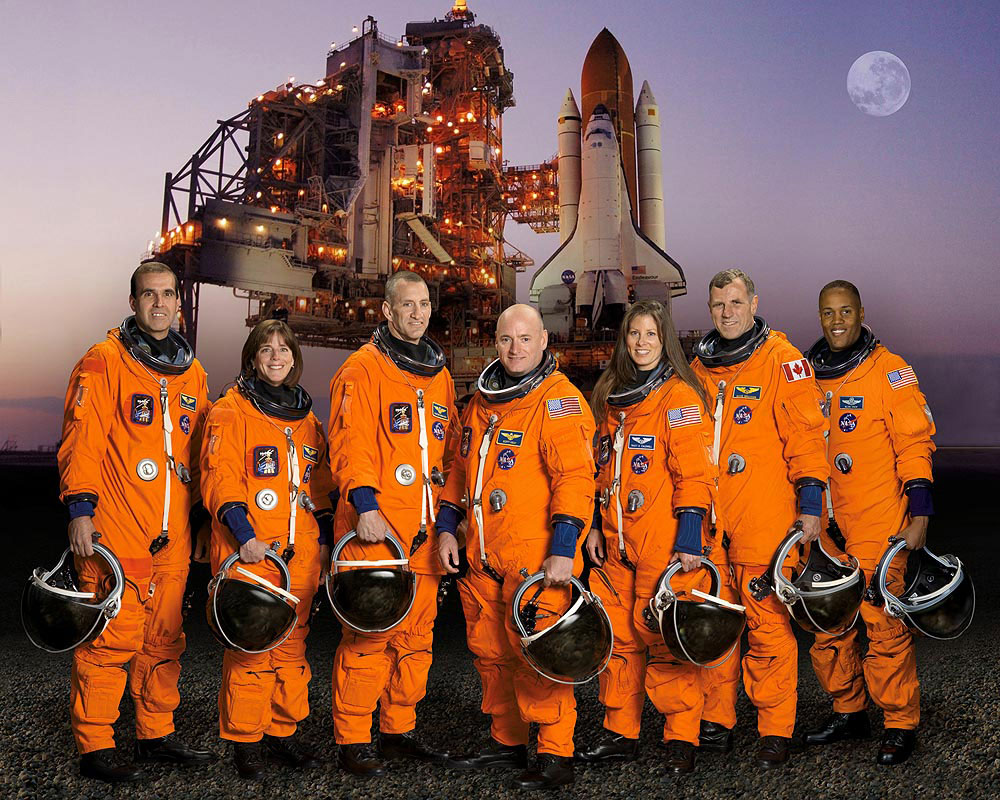Mission STS-118 crew