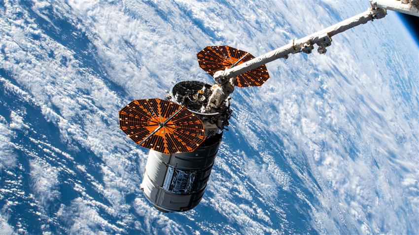 Un vaisseau-cargo Cygnus attrapé par le Canadarm2