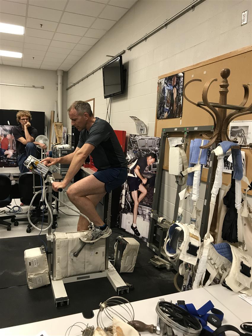 David Saint-Jacques traning with an exercise machine (stationary bike) used in space