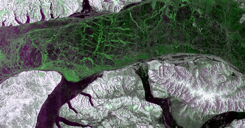 Le Nunavut, en haut, l'île Devon, en bas, la pointe de la péninsule Borden et de la presqu'île Brodeur