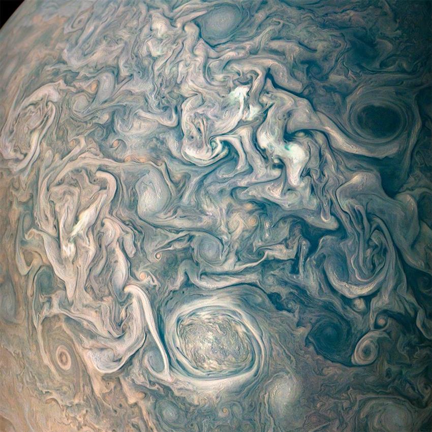 Un système de nuages dans l'hémisphère nord de Jupiter