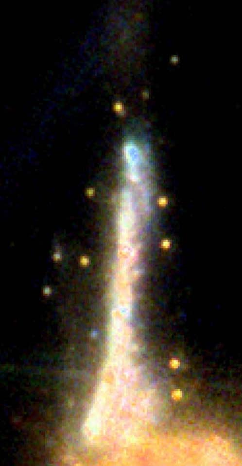 Gros plan d'une image améliorée de la galaxie Sparkler