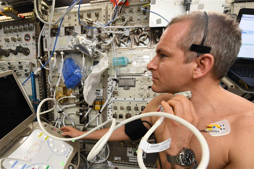 David Saint-Jacques taking ultrasound images of his neck blood vessels on the ISS