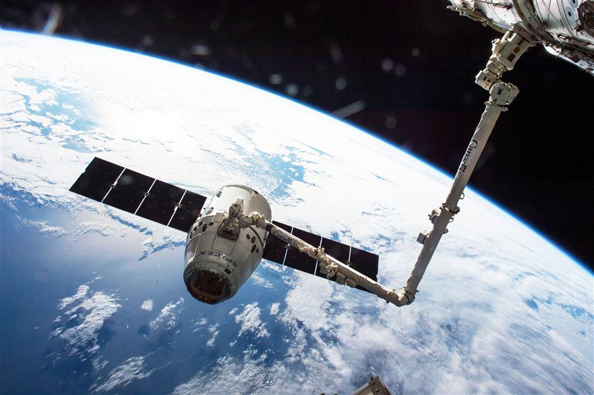 Canadarm2 catches SpaceX's Dragon resupply ship