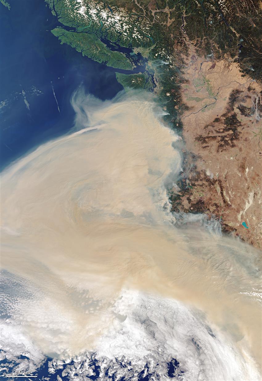 De la fumée produite par les feux de forêt sur la côte ouest des États-Unis
