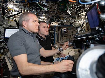 David Saint-Jacques and NASA astronaut Nick Hague are practising using Canadarm2