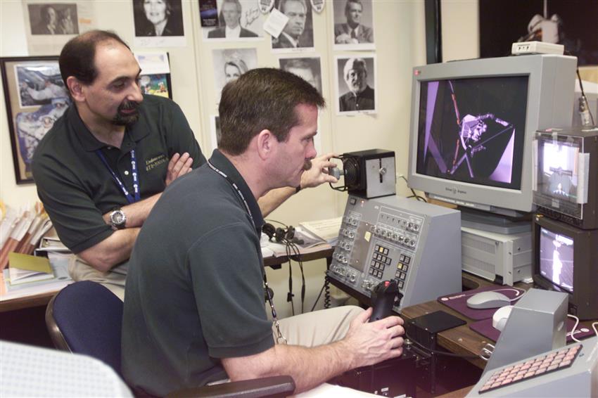 L'astronaute Chris Hadfield lors de son entraînement pour la mission STS-100