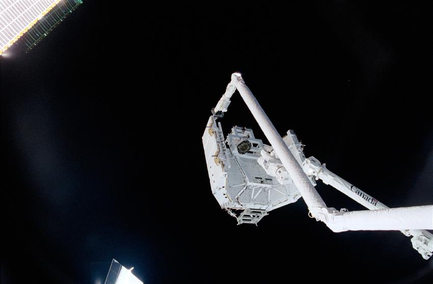 Canadarm2 transferred its launch cradle to Endeavour's robotic arm
