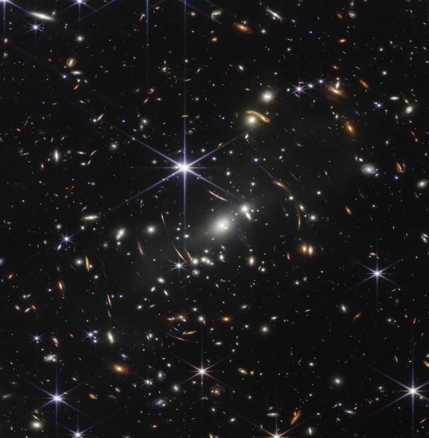 Thousands of galaxies flood this near-infrared image of galaxy cluster SMACS 0723