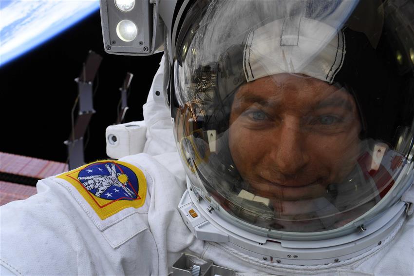 First spacewalk for David Saint-Jacques