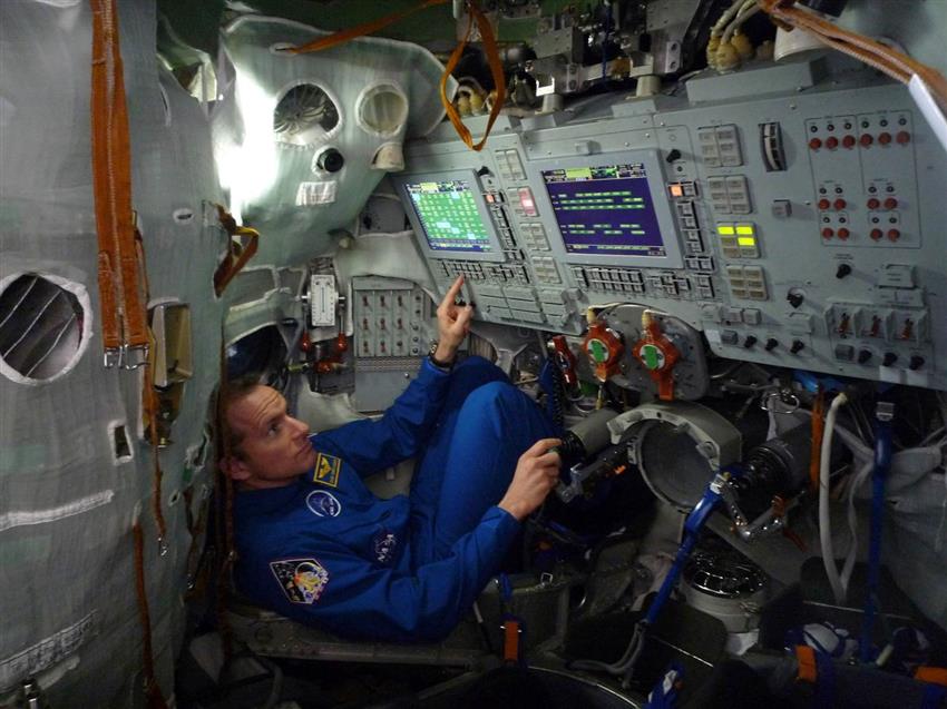 David Saint-Jacques in the Soyuz simulator