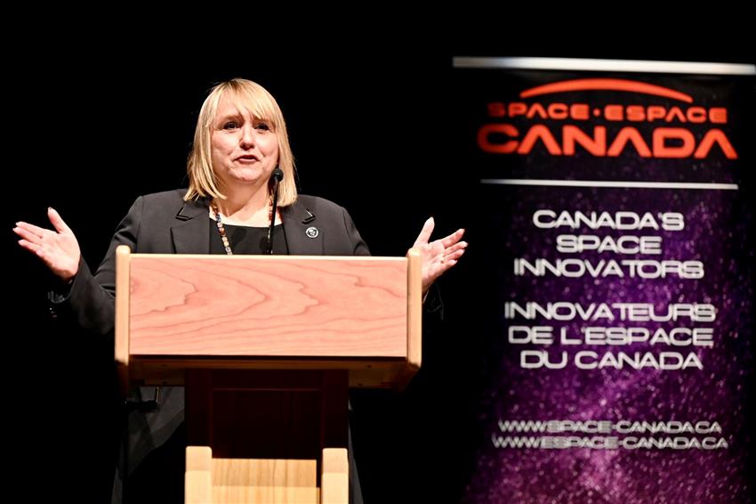 Stéphanie Durand speaks at the podium. 