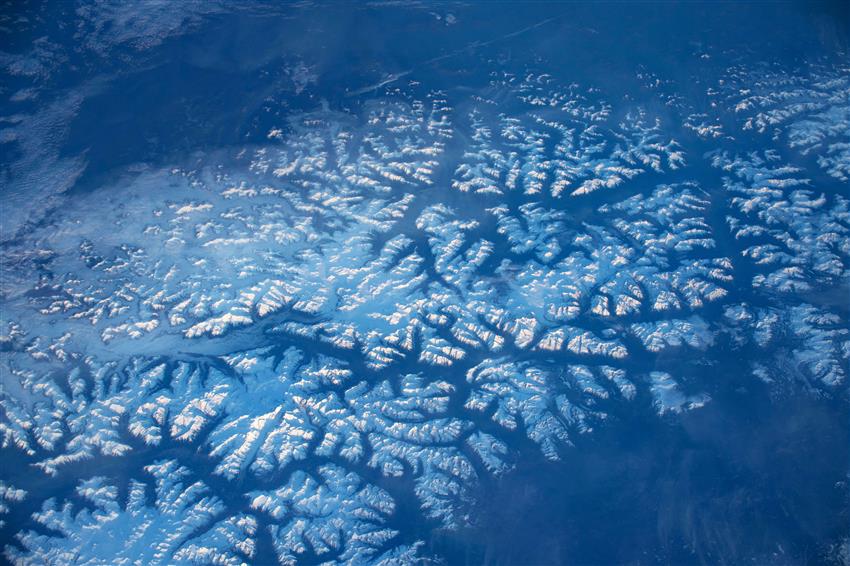 Montagnes dans l'ouest du Canada – La Terre vue par David Saint-Jacques