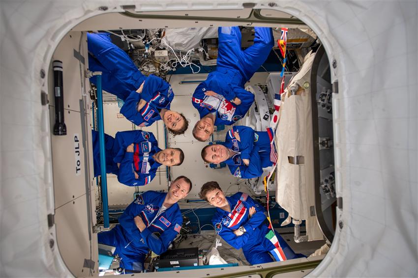 The Expedition 59 crewmembers