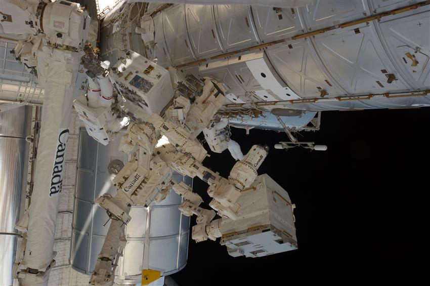 Un nouveau jouet pour Dextre