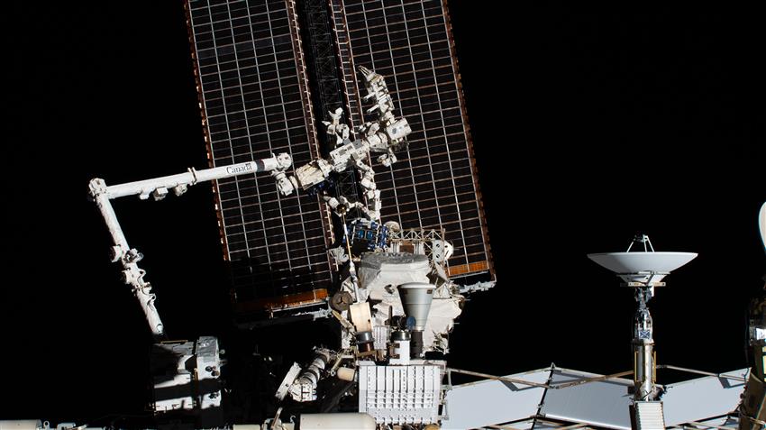 Vue de la Station spatiale internationale : éléments testés dans le cadre de MISSE à l'extérieur de la Station spatiale internationale