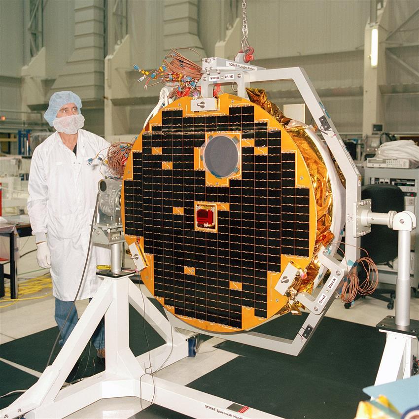 Le satellite canadien SCISAT au cours d'essais au Laboratoire David Florida