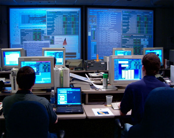 Image plus grande du centre de contrôle du satellite FUSE.