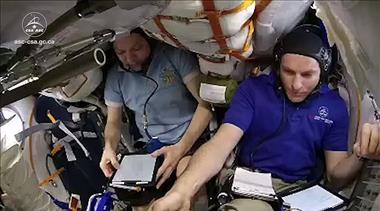Vignette de la vidéo : 'Préparatifs du retour sur Terre à bord du Soyouz'