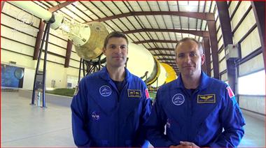 Vignette de la vidéo : 'Les astronautes canadiens Hansen et Saint-Jacques célèbrent la Semaine nationale des S&T 2014'