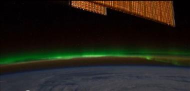 Vignette de la vidéo 'Aurores boréales au-dessus du Canada, vues de l'espace - le 7 février'