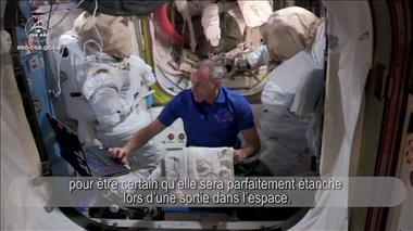 Vignette de la vidéo : 'David Saint-Jacques et sa combinaison spatiale'