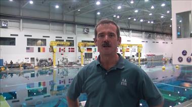 Vignette de la vidéo : 'L'astronaute de l'Agence spatiale canadienne Chris Hadfield dans le NBL - 2e partie'