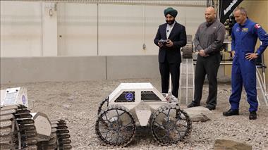 Vignette de la vidéo 'Deux nouveaux rovers destinés à l'exploration spatiale'