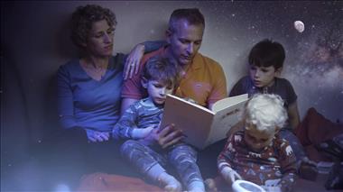 Vignette de la vidéo 'L'heure du conte depuis l'espace'